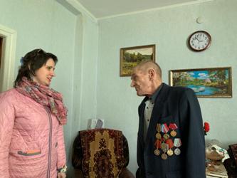 Ветераны Ленинского района получили поздравления от Максима Самсонова